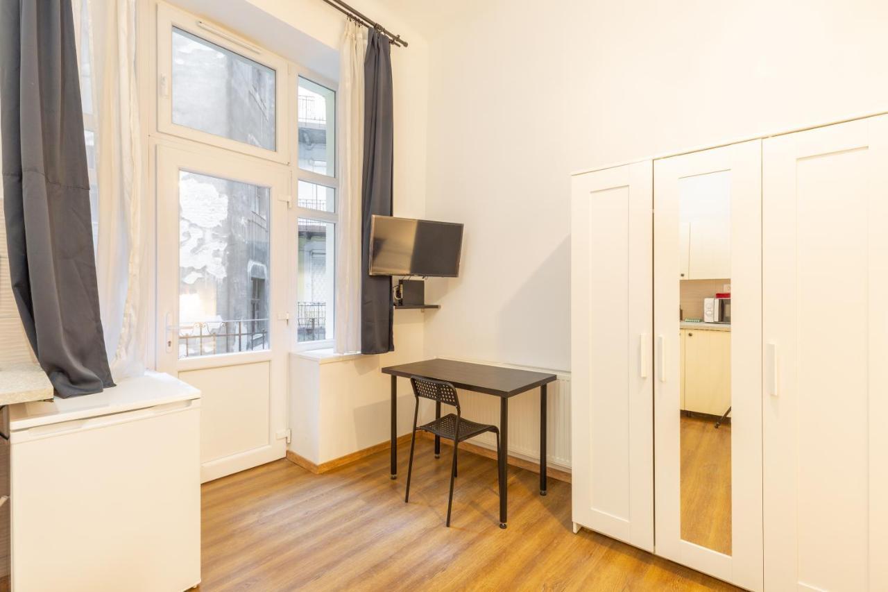Nepszinhaz 16 Tiny Studios Budapest Bagian luar foto
