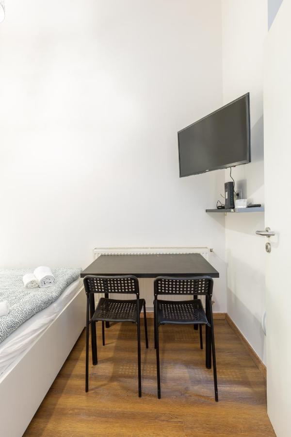 Nepszinhaz 16 Tiny Studios Budapest Bagian luar foto