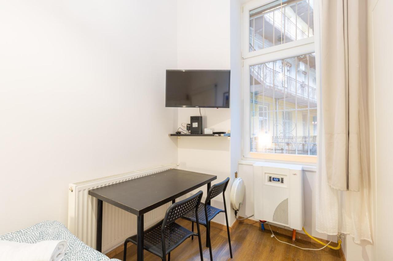 Nepszinhaz 16 Tiny Studios Budapest Bagian luar foto
