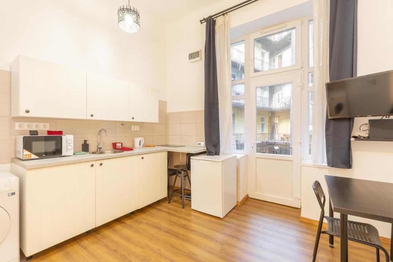 Nepszinhaz 16 Tiny Studios Budapest Bagian luar foto
