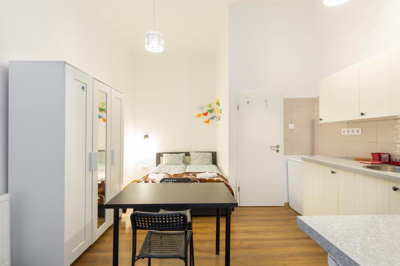 Nepszinhaz 16 Tiny Studios Budapest Bagian luar foto